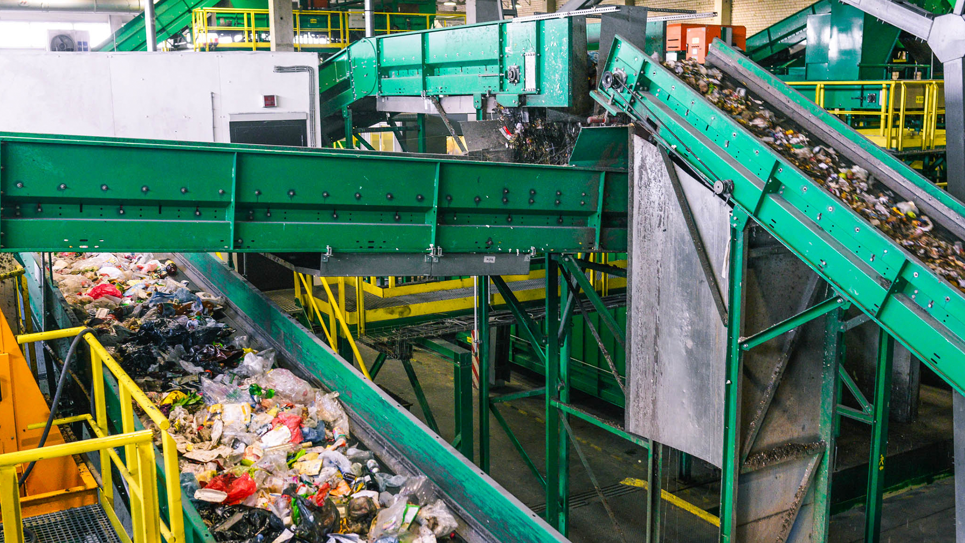 conveyer belt for recycling sorting at a material recycling facility